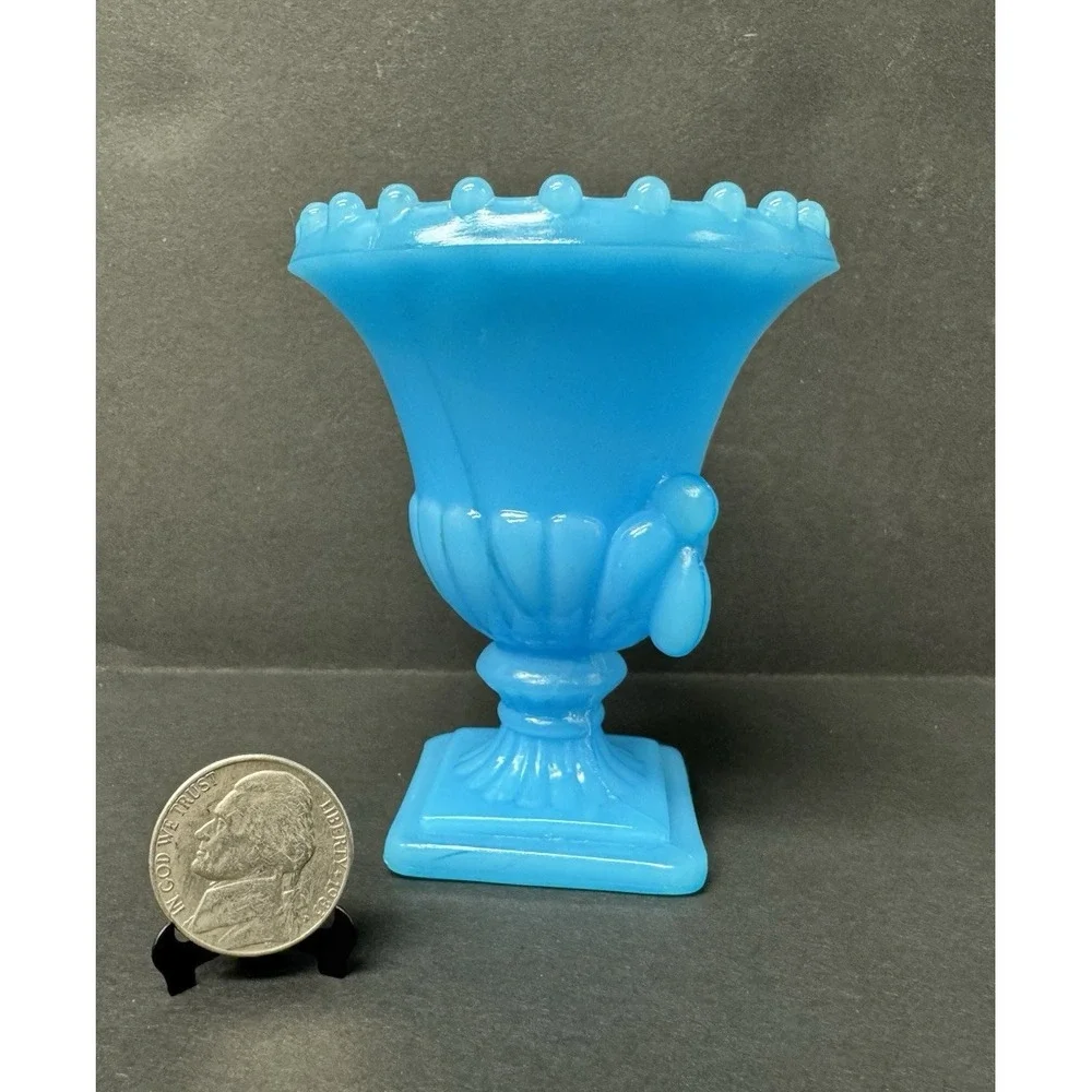 VTG Vogue Mercantile NYC Blue Opaque Milk Glass Slag Agate  Vase Urn Small‎